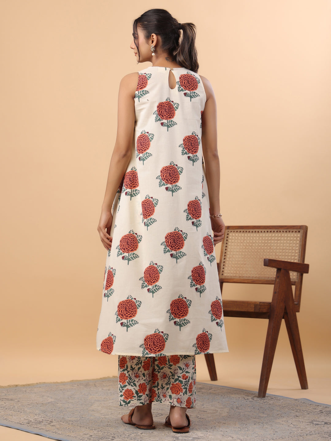 Janasya Gathered Cambric Cream Floral Round Neck Kurta & Bottom