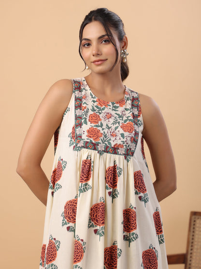 Janasya Gathered Cambric Cream Floral Round Neck Kurta & Bottom