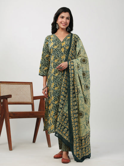 Janasya Straight Cambric Green Ethnic Motifs V-Neck Set