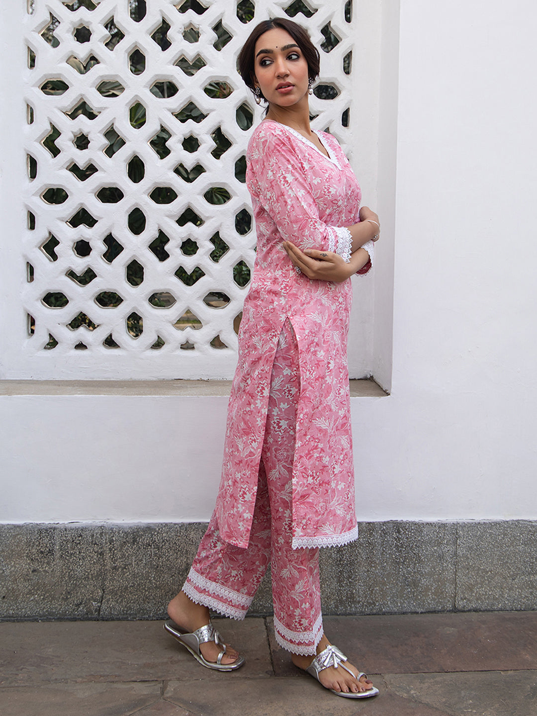 Janasya Pink Cambric Floral Kurta Set