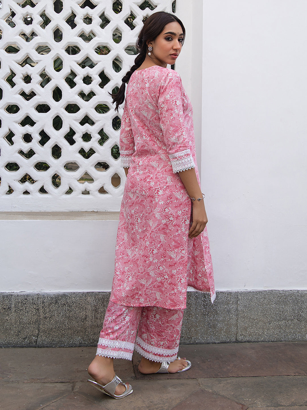 Janasya Pink Cambric Floral Kurta Set