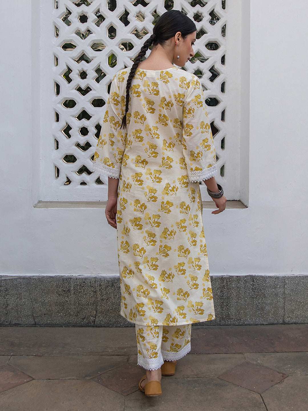 Janasya Straight Cambric Off White Floral Notch Neck Kurta & Bottom
