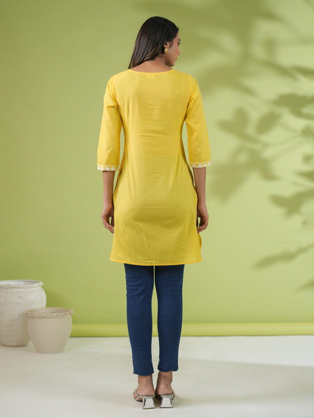 Janasya Straight Cotton Cambric Yellow Ethnic Motifs Round Neck Tunic