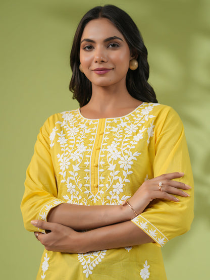 Janasya Straight Cotton Cambric Yellow Ethnic Motifs Round Neck Tunic