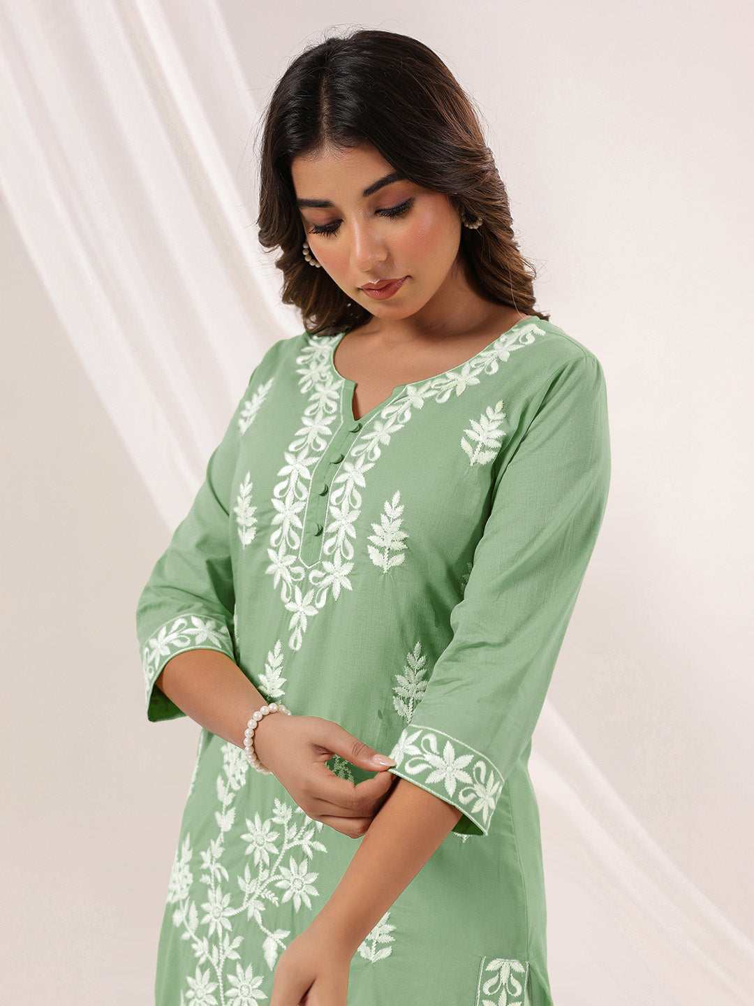 Janasya Light Cotton Embroidered Straight Kurta
