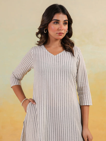 Janasya Light Cotton Striped Straight Kurta
