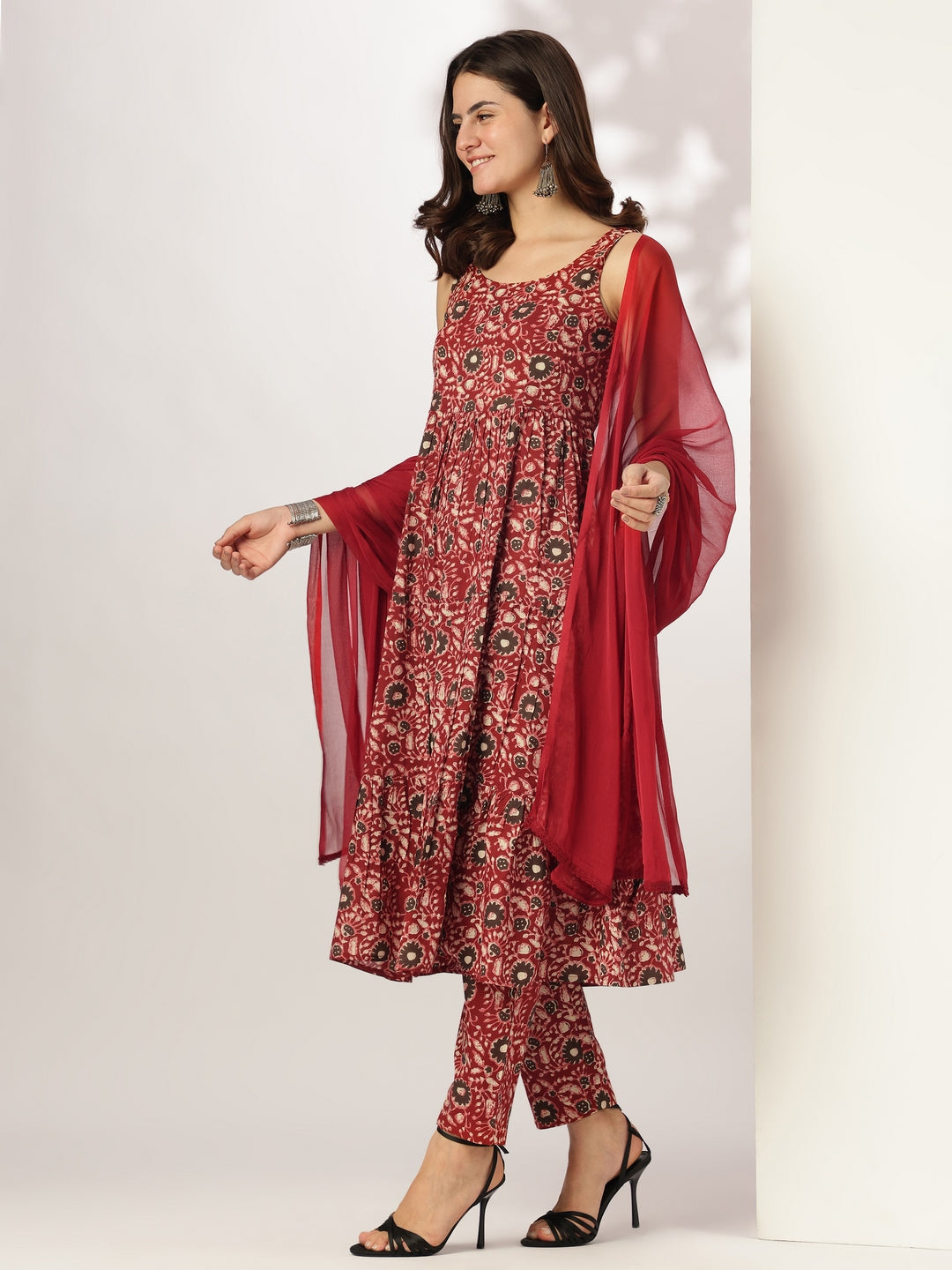 Janasya Dark Cotton Floral Tiered Kurta Set
