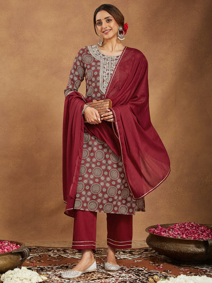 Janasya Dark Cotton Ethnic Motifs Straight Kurta Set