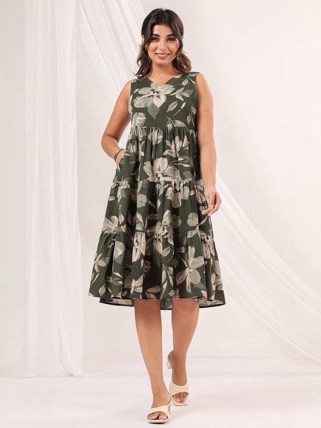 Janasya Dark Cotton Floral Tiered Dress