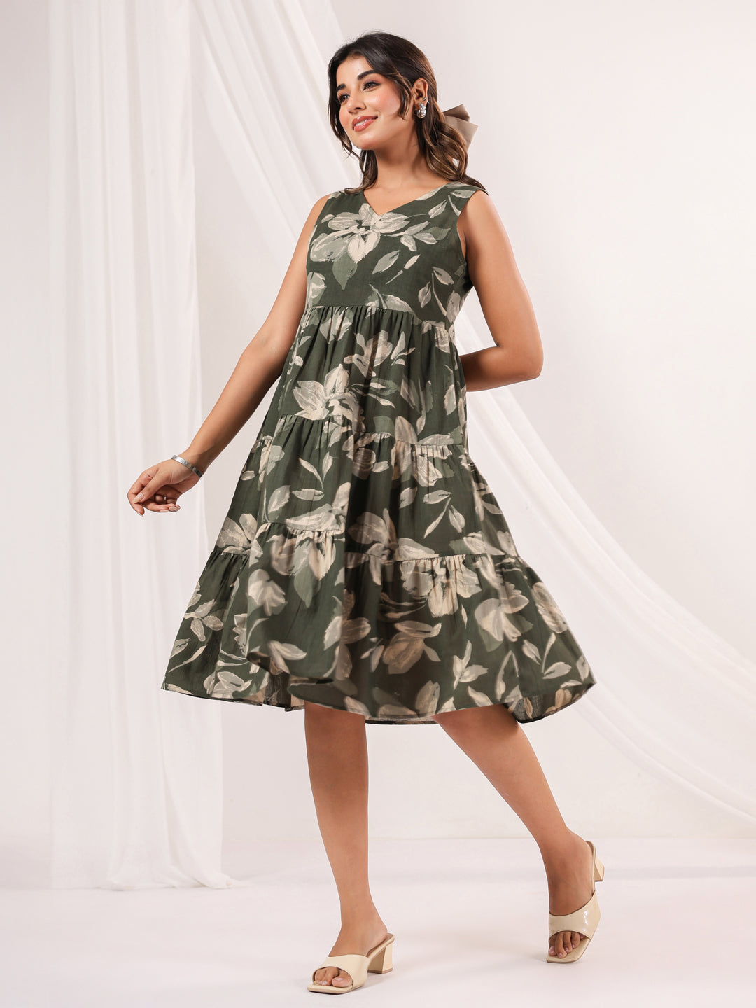 Janasya Dark Cotton Floral Tiered Dress