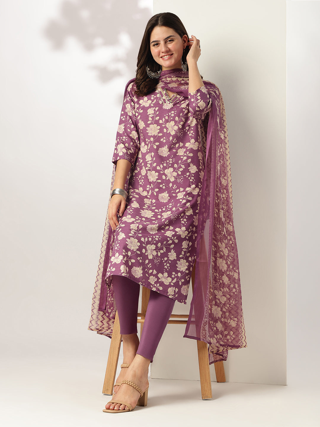 Janasya Dark Rayon Blend Floral Straight Kurta Set