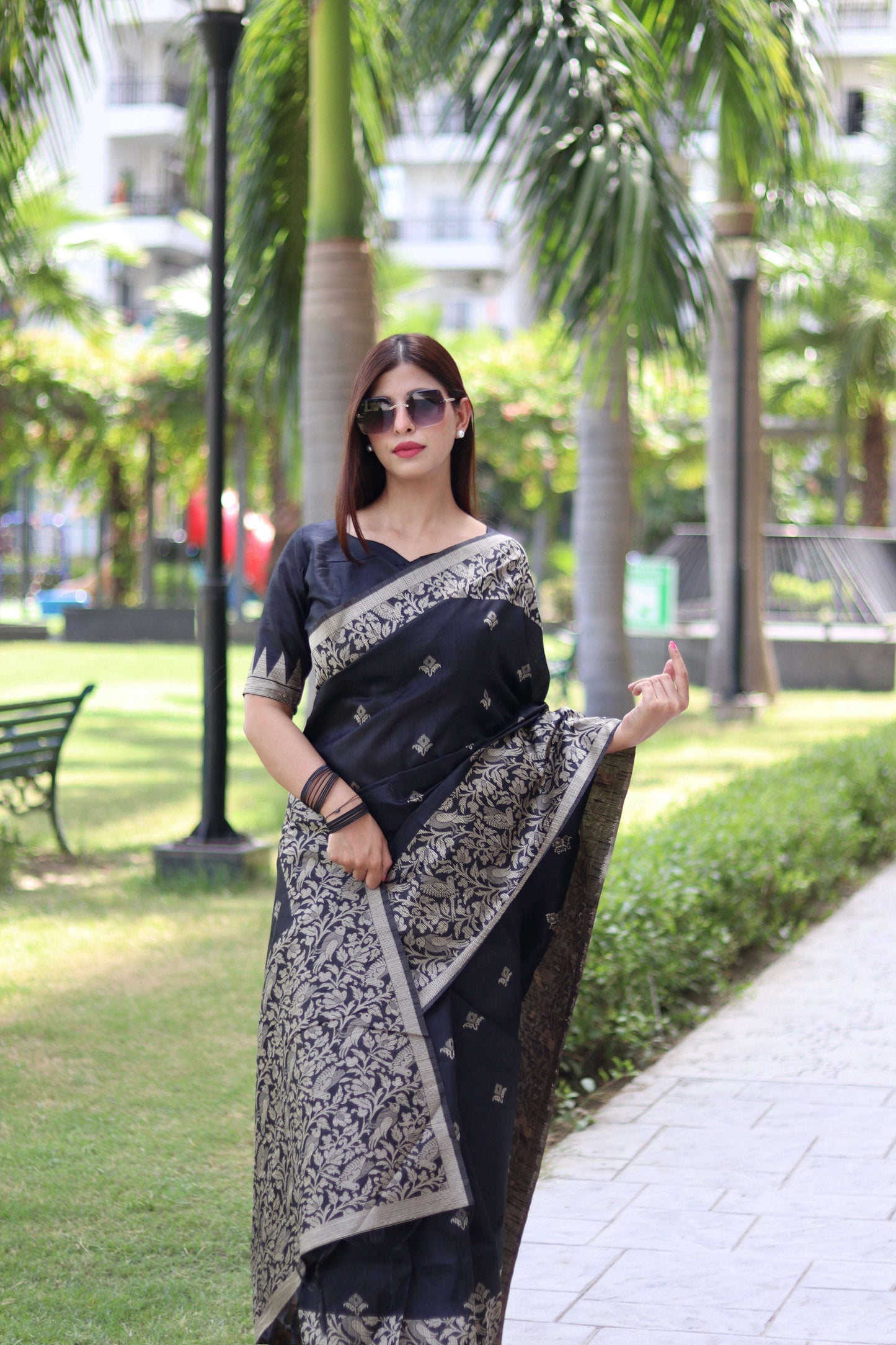 Jyoti Fashion Women's Black Handloom Raw Silk Weaving Pallu Traditional Saree with Blouse