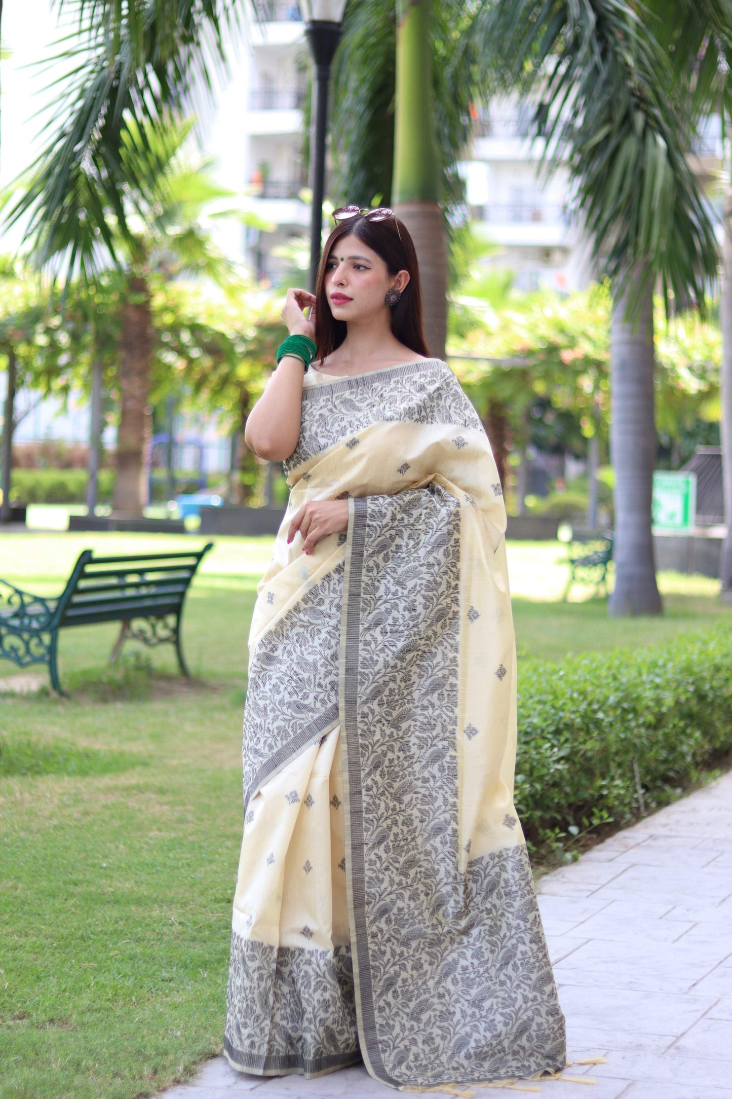 Jyoti Fashion Women's Cream Handloom Raw Silk Weaving Pallu Traditional Saree with Blouse