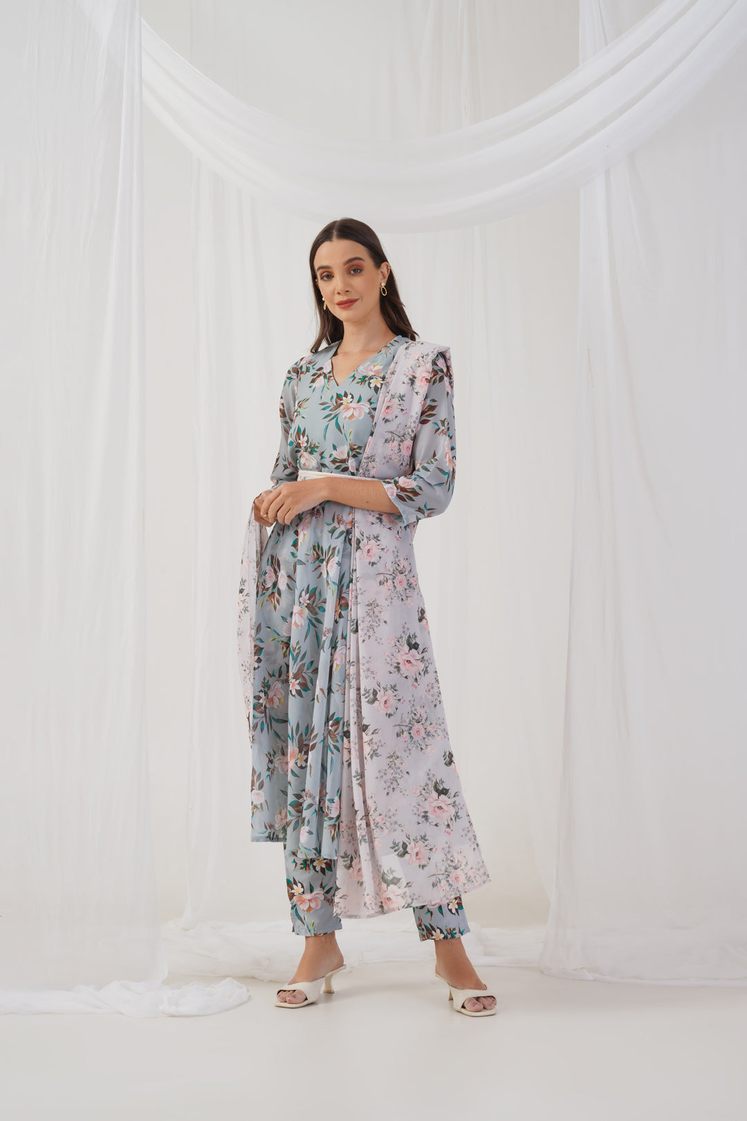 Jompers Women's Green Floral Printed Sequinned Kurta with Trousers & Dupatta & Belt