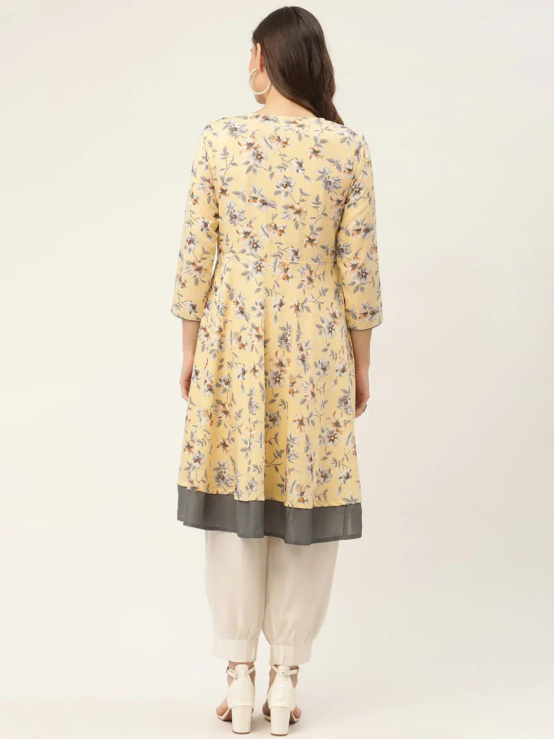 Jompers Women's Yellow and White Flared Printed kurta