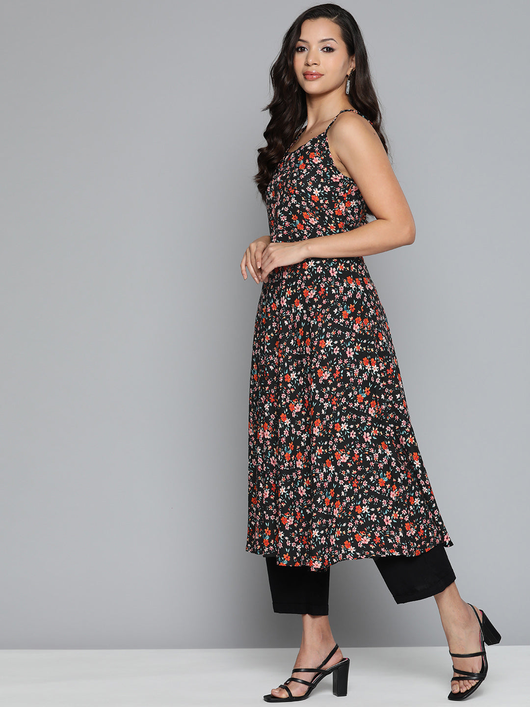 Jompers Women's Floral Printed Floral Georgette Kurta - Black