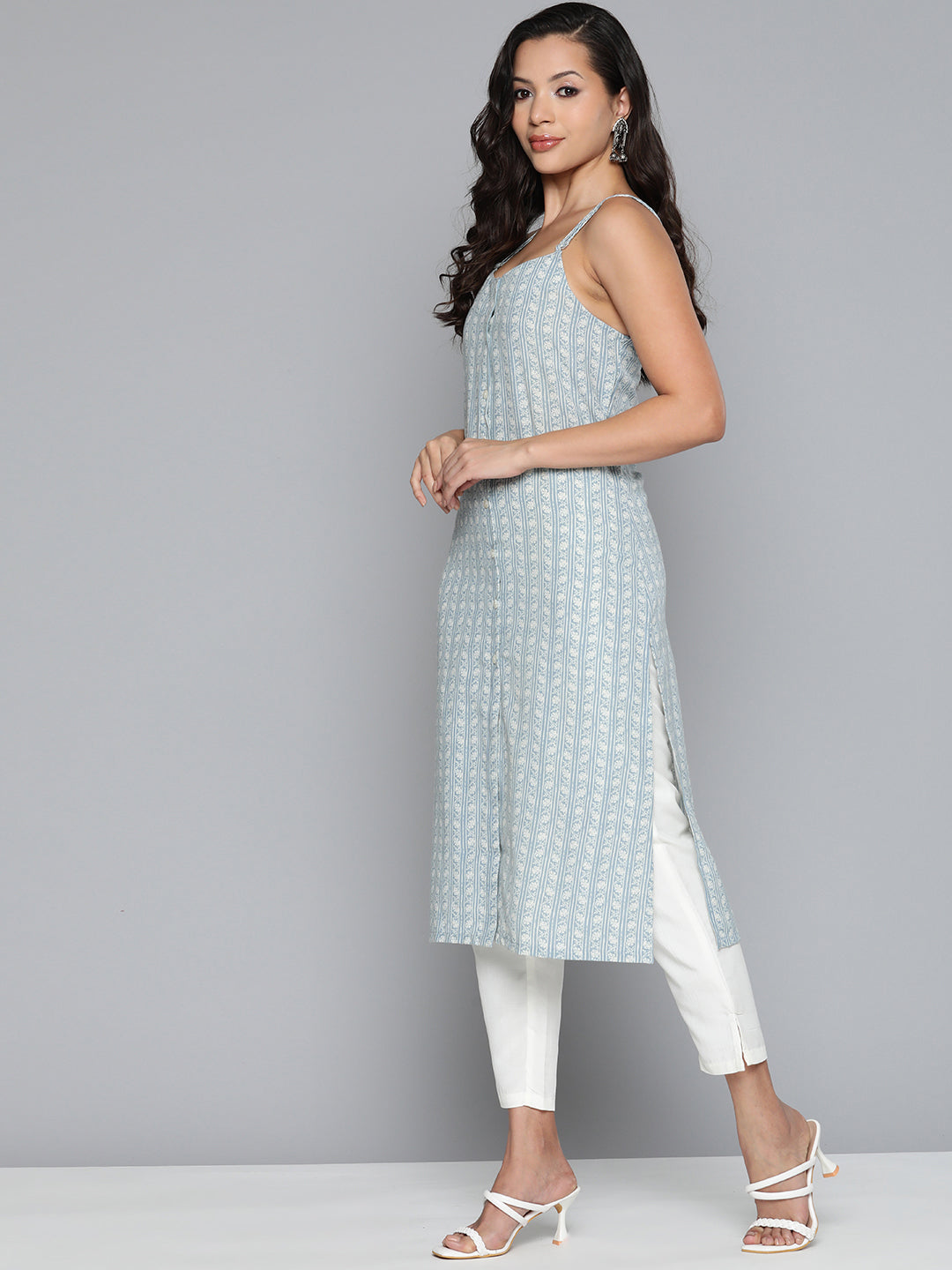 Jompers Women's Floral Printed Blue Kurta - Blue