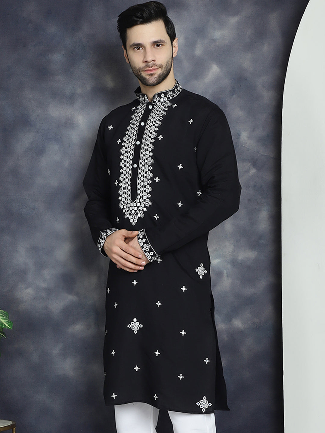 Jompers Men's Embroidered Kurta - Black