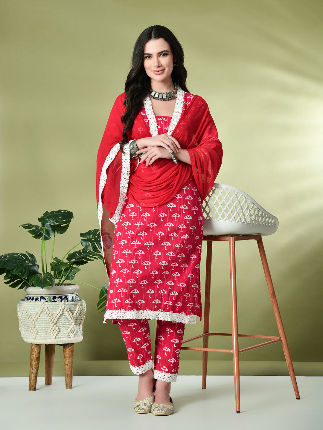 Myshka Women's Printed V-Neck Bell Sleeves Kurta & Trousers With Dupatta Sets in Pink Color