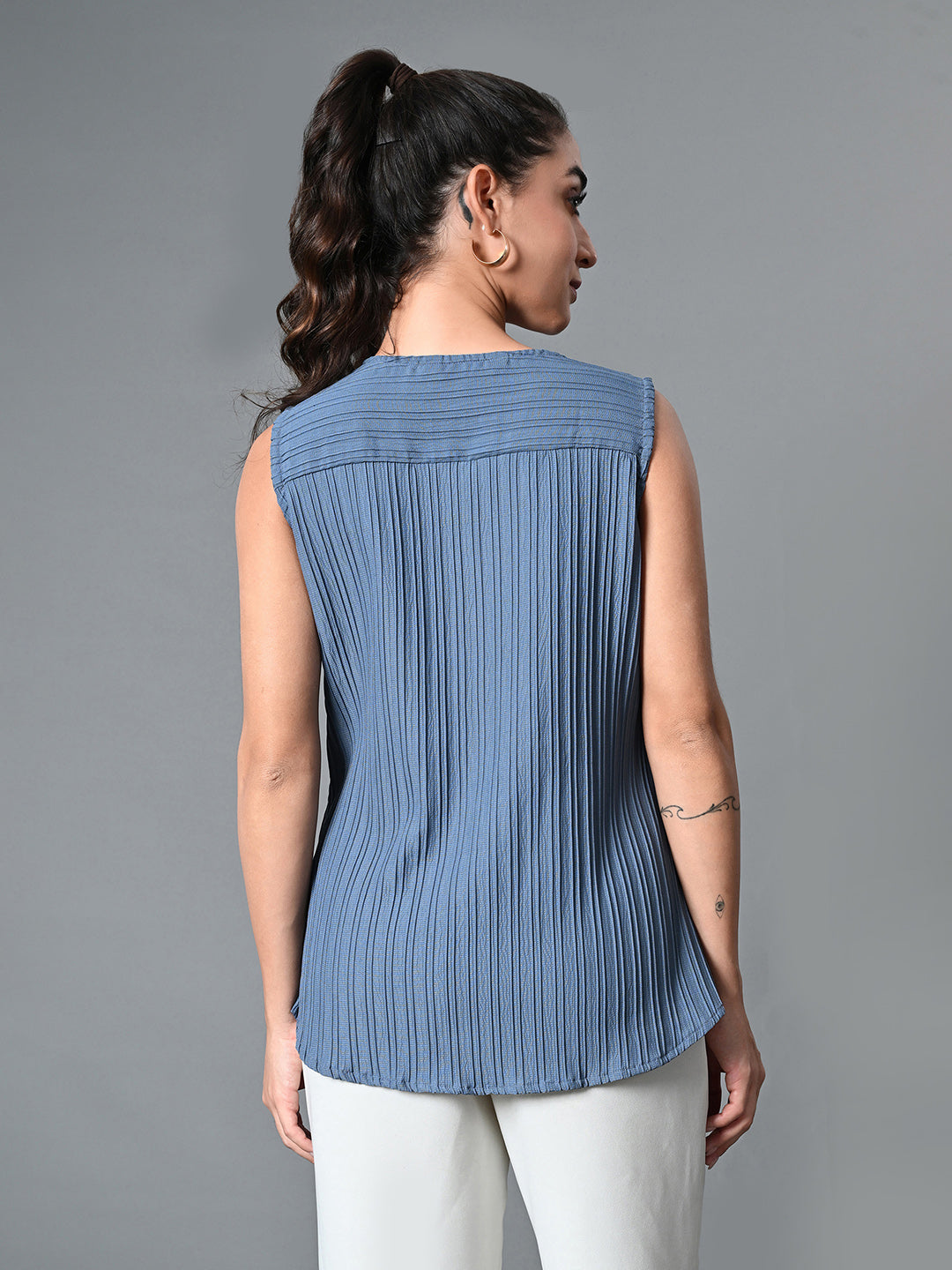 Myshka Women's Keyhole Neck Sleeveless Top in Grey Color