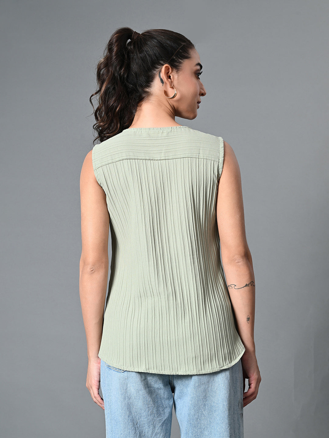 Myshka Women's Keyhole Neck Sleeveless Top in Olive Color