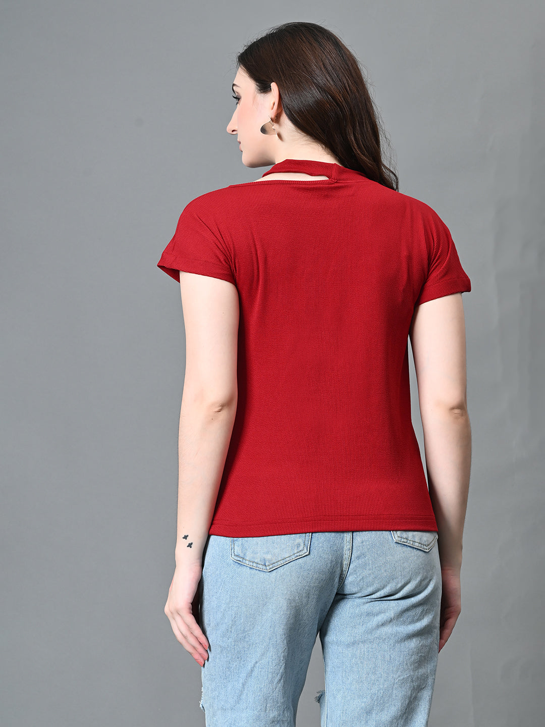 Myshka Women's Ribbed Choker Neck Cut-out Short Sleeves Top in Maroon Color