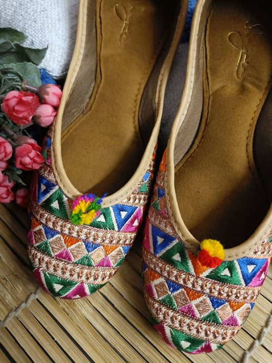 Desi Colour Women Indian Ethnic Footwear-Multi Zigzag