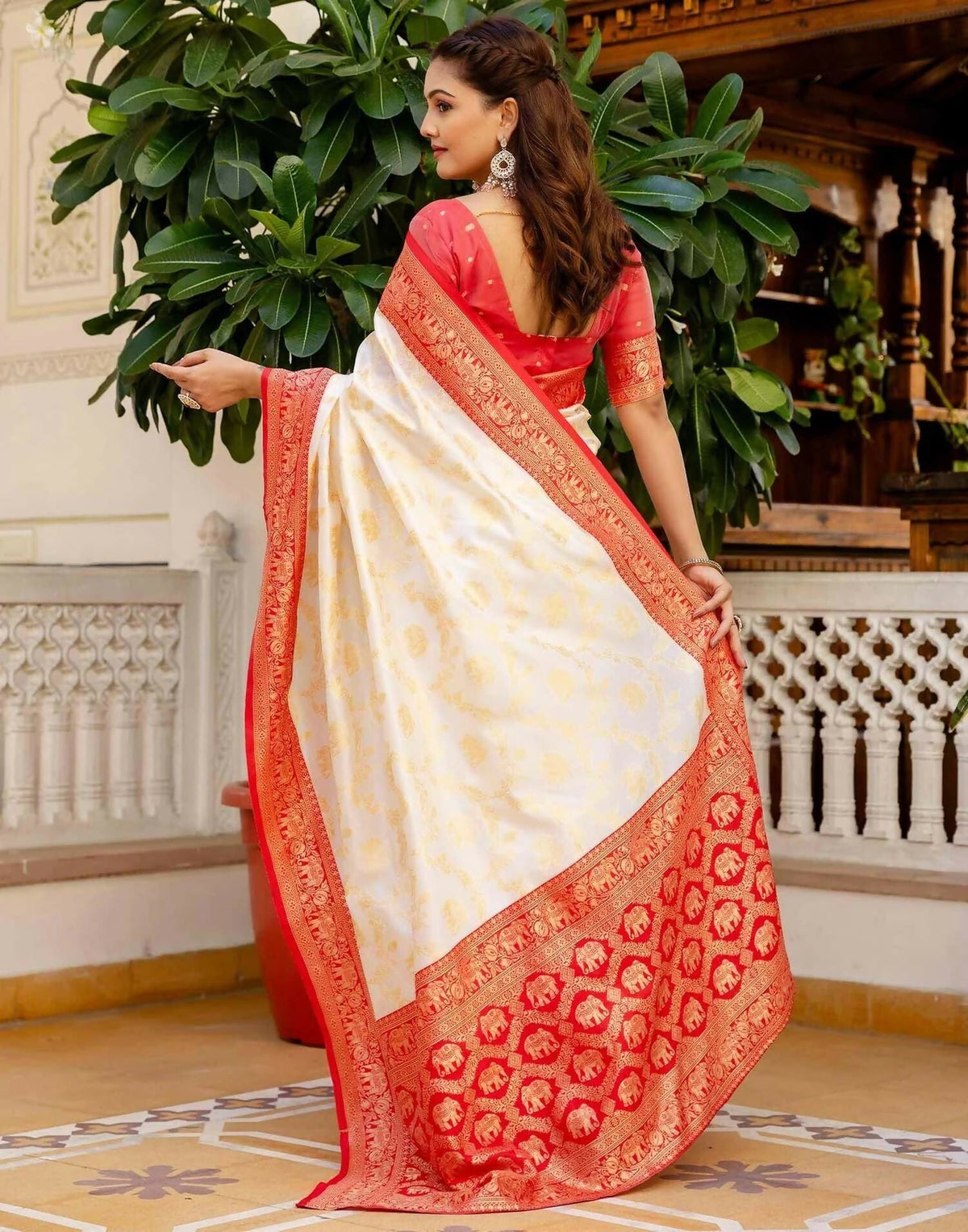 Joban Fashion Off White Silk Woven Banarasi Saree