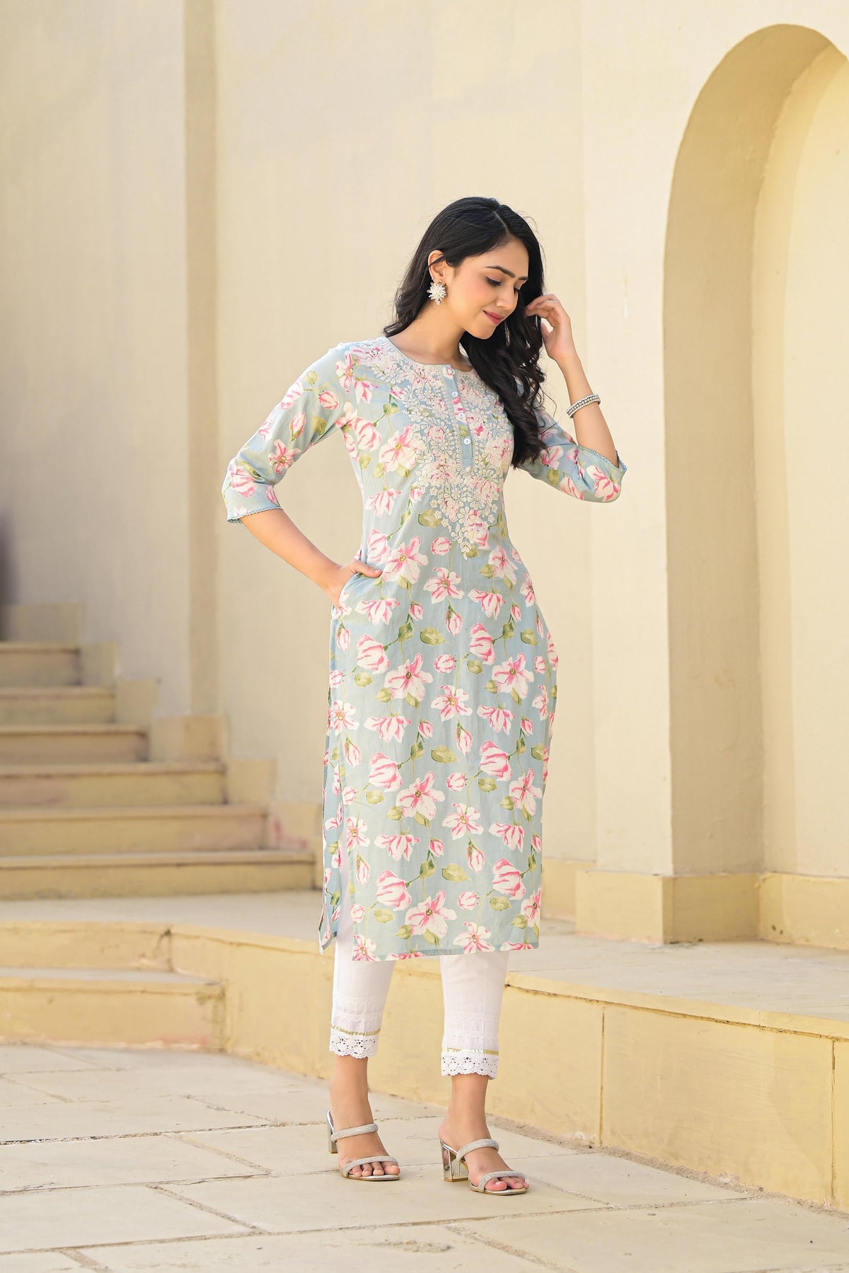 Juniper Women's Green Floral Printed Cotton Kurta With Thread Work & Buttons