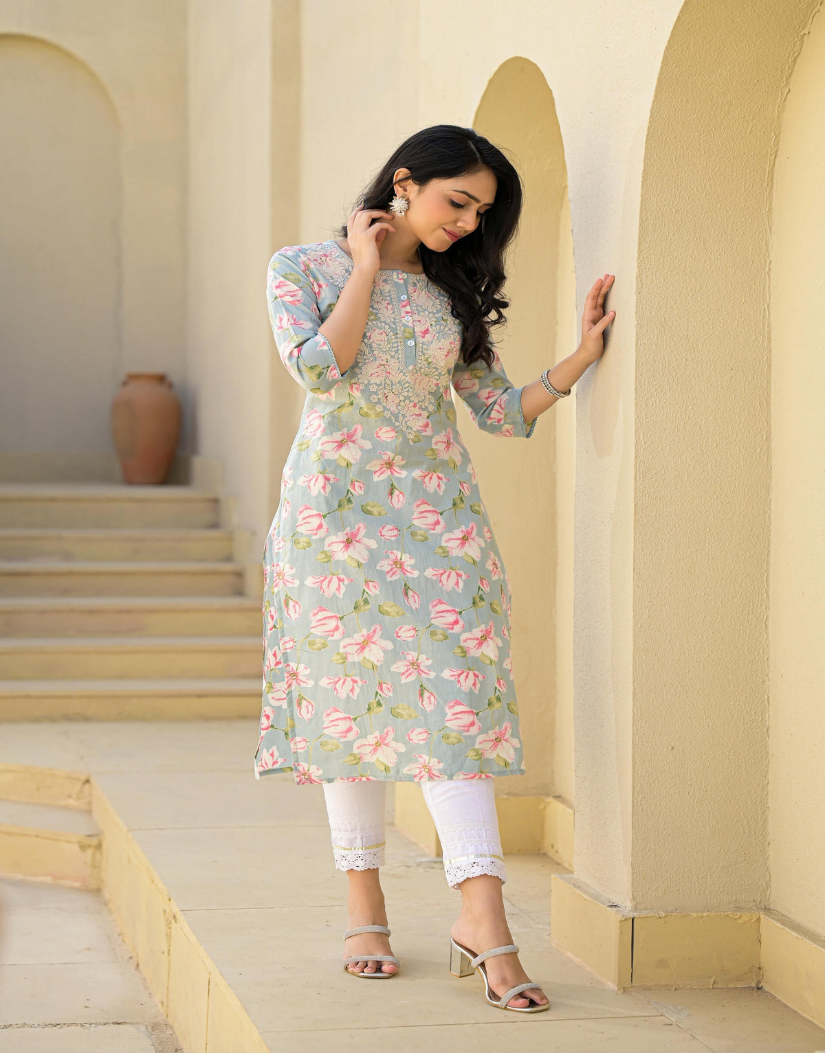 Juniper Women's Green Floral Printed Cotton Kurta With Thread Work & Buttons