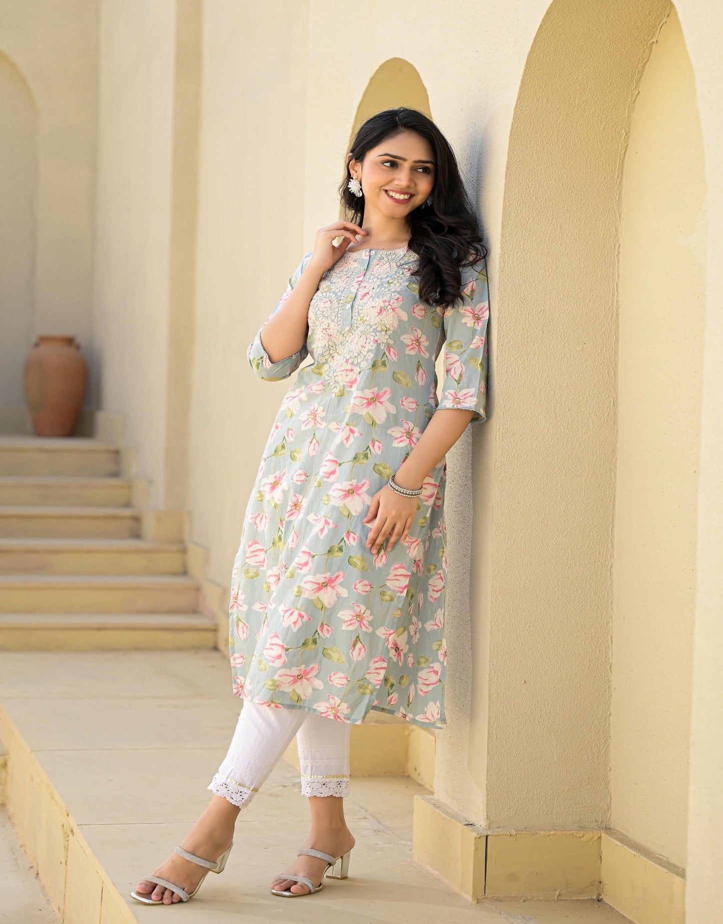 Juniper Women's Green Floral Printed Cotton Kurta With Thread Work & Buttons