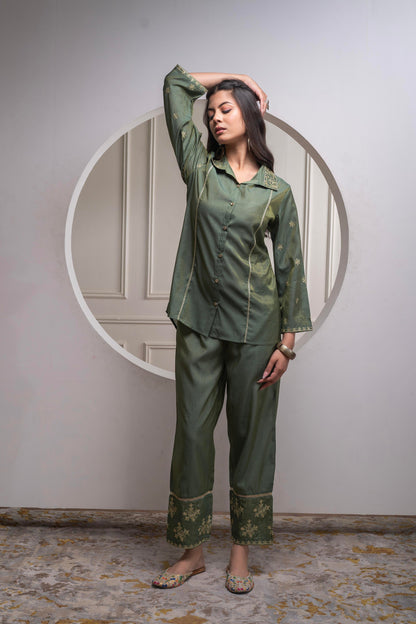 Juniper Fuchsia Green Solid Viscose Tunic And Pants Co-Ord Set With Zari Work And Button Detailing