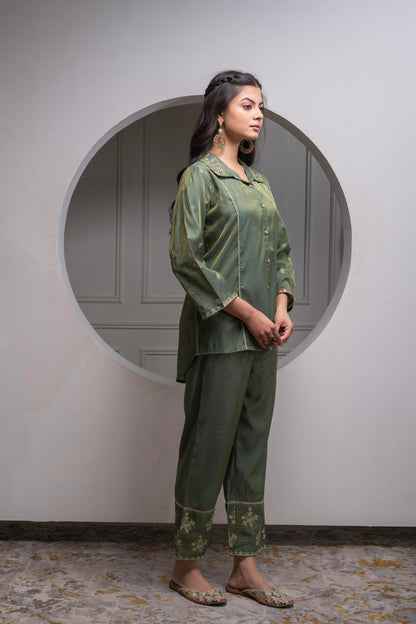 Juniper Fuchsia Green Solid Viscose Tunic And Pants Co-Ord Set With Zari Work And Button Detailing