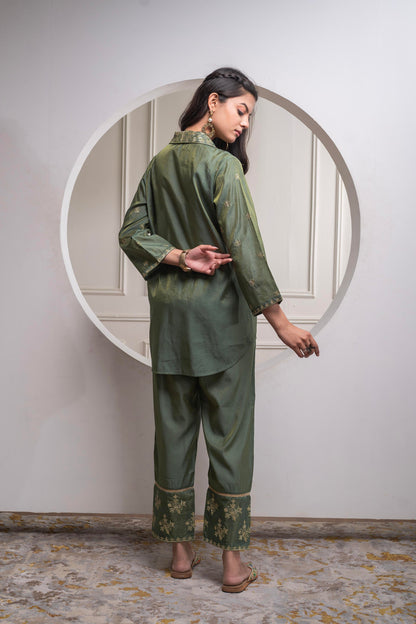 Juniper Fuchsia Green Solid Viscose Tunic And Pants Co-Ord Set With Zari Work And Button Detailing