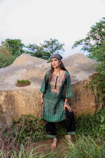 Juniper Polycotton Green Embroidered Kurta Pant Set With Thread & Mirror Work