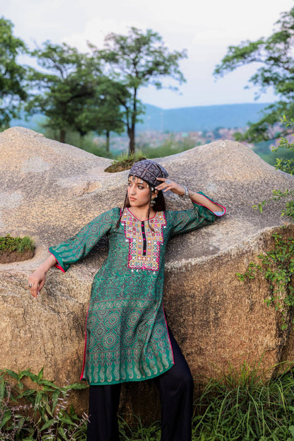Juniper Polycotton Green Embroidered Kurta Pant Set With Thread & Mirror Work
