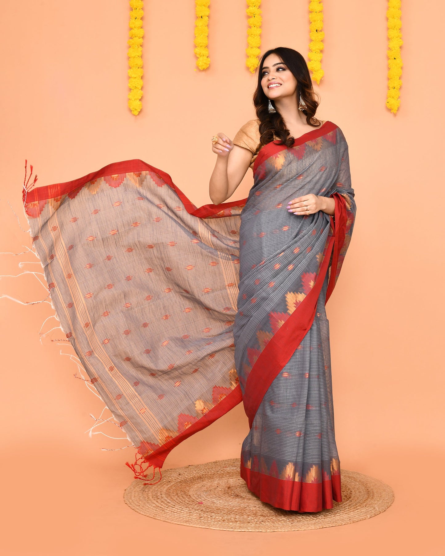 Piyari Fashion Women's Grey Cotton Blend Handloom Saree With Red Temple Border
