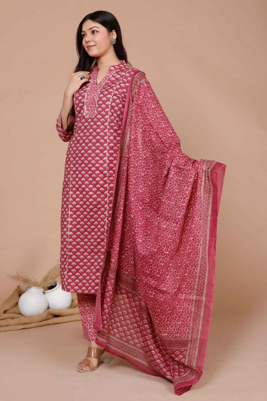 Miravan Women's Pink Straight Floral Printed Kurta & Palazzo With Dupatta Set
