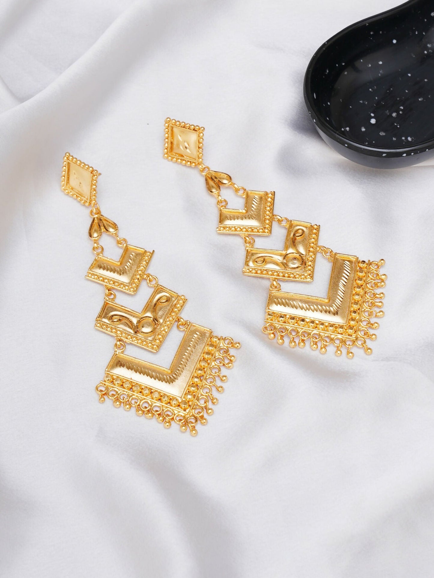 Golden Earrings (Gold) - Ruby Raang