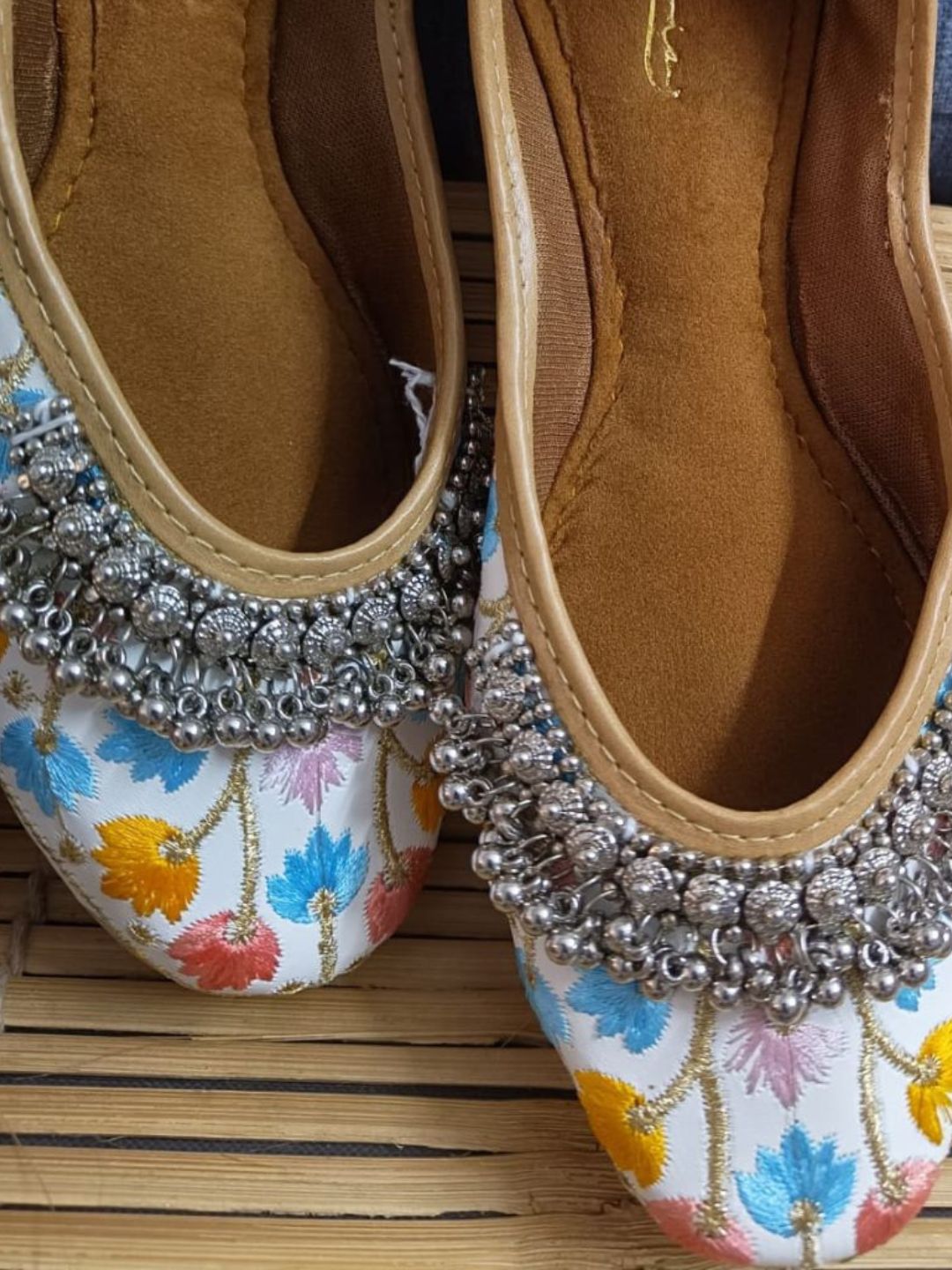 Desi Colour Women Indian Ethnic Footwear-Multi Gungroo