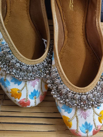 Desi Colour Women Indian Ethnic Footwear-Multi Gungroo