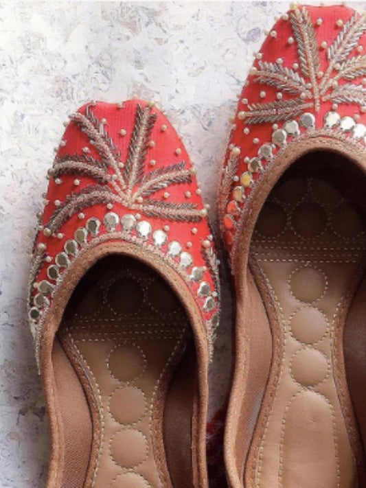 Desi Colour Women Indian Ethnic Footwear-Red Half Wheel