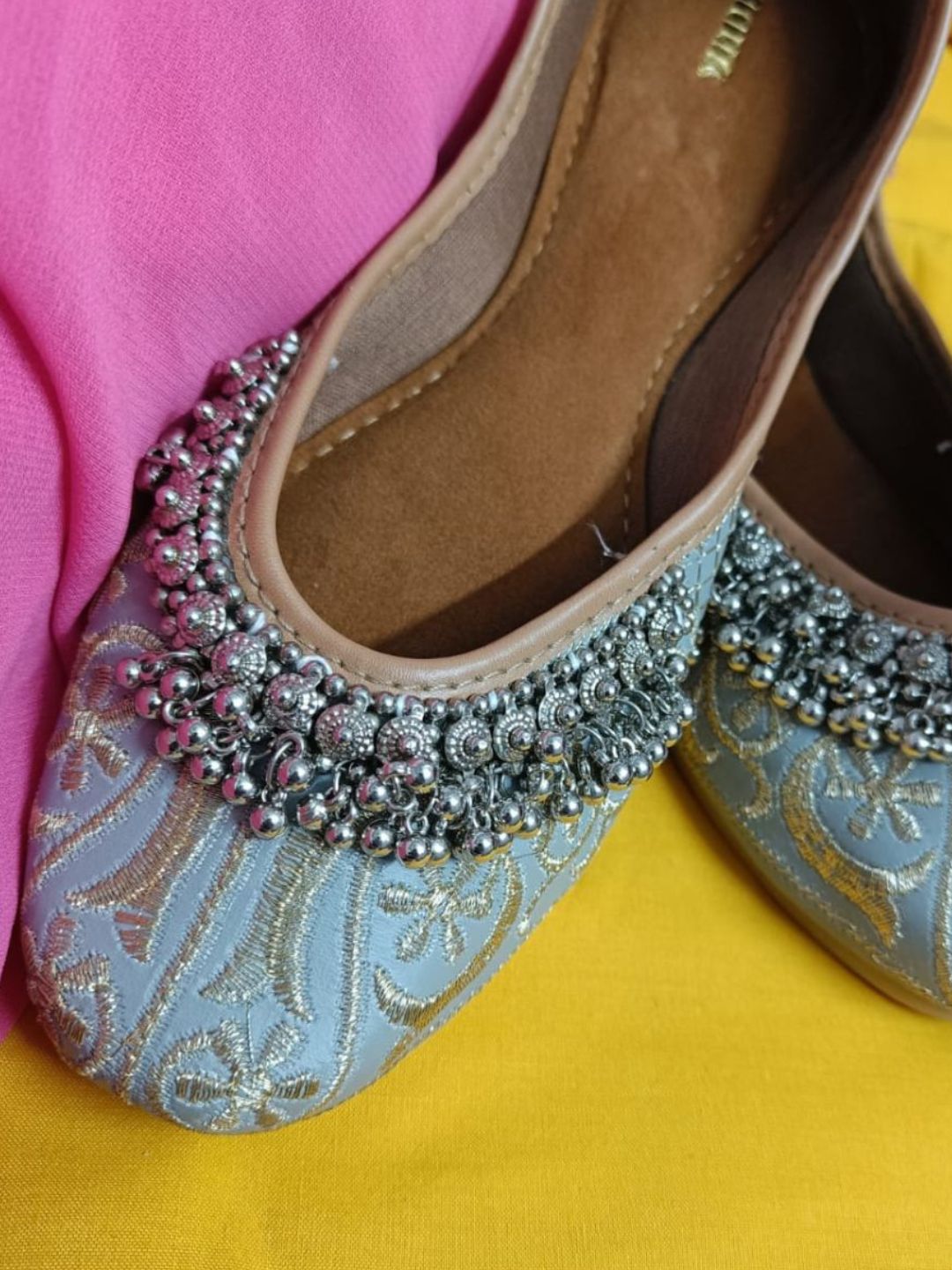 Desi Colour Women Indian Ethnic Footwear-Grey Gungroo