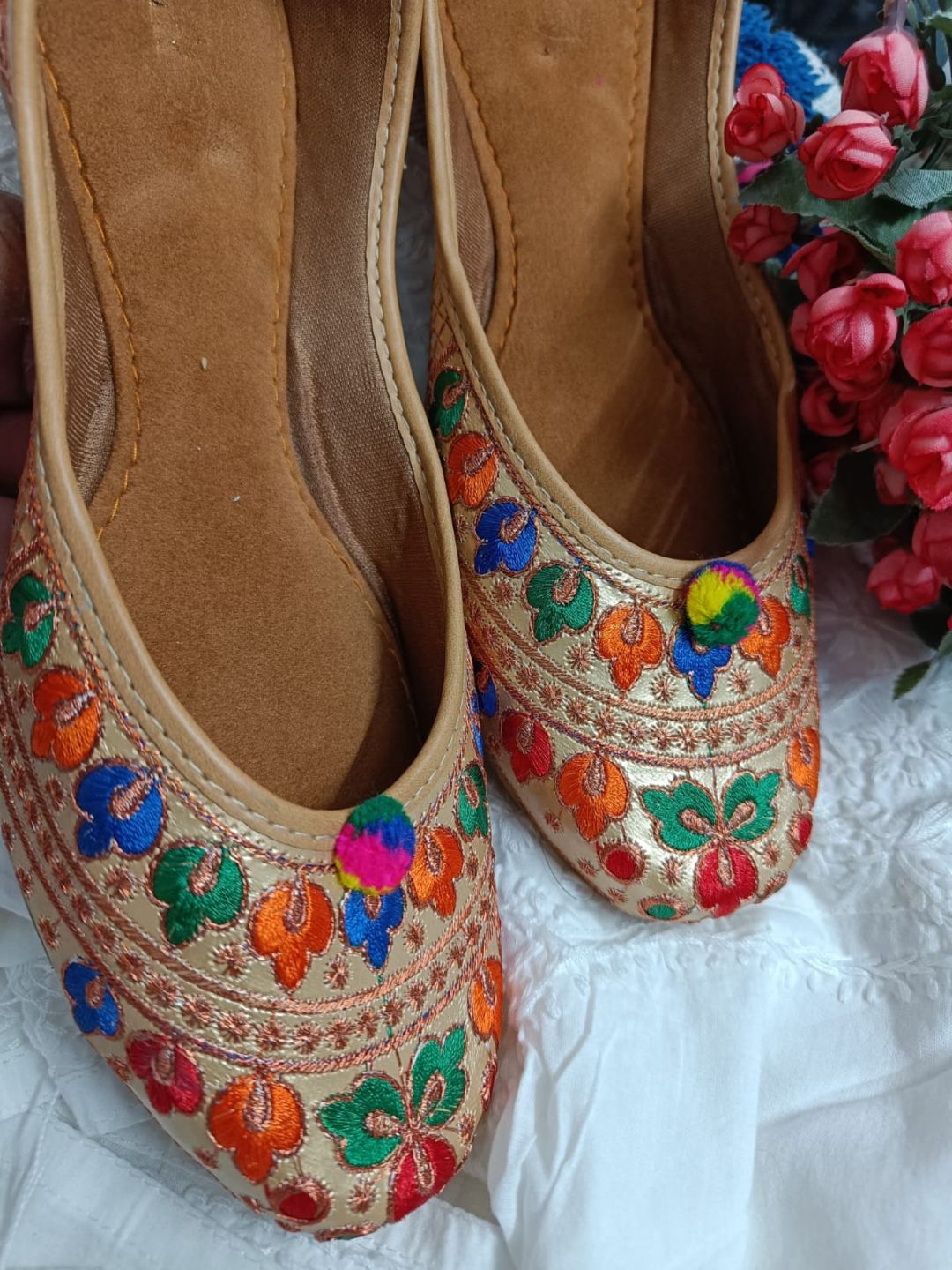 Desi Colour Women Indian Ethnic Footwear-Colour Wave