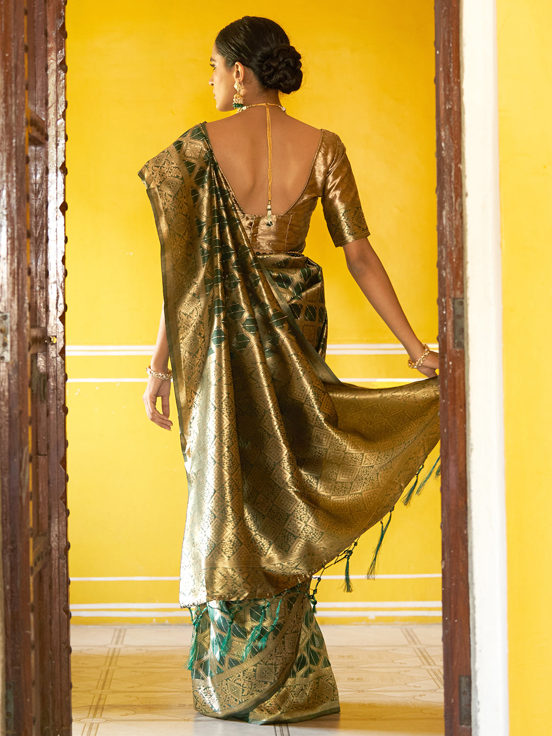 Janasya Dark Green Organza Woven Ethnic Motifs Kanjeevaram Saree