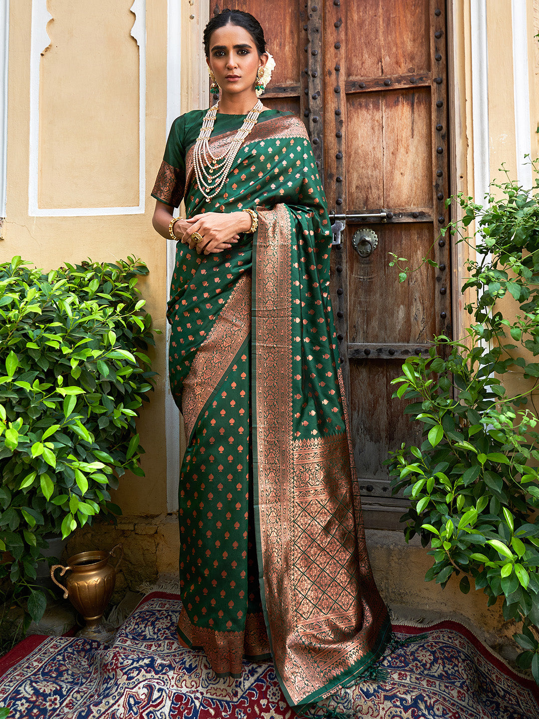 Janasya Green Banarasi Silk Ethnic Motifs Woven Design Saree
