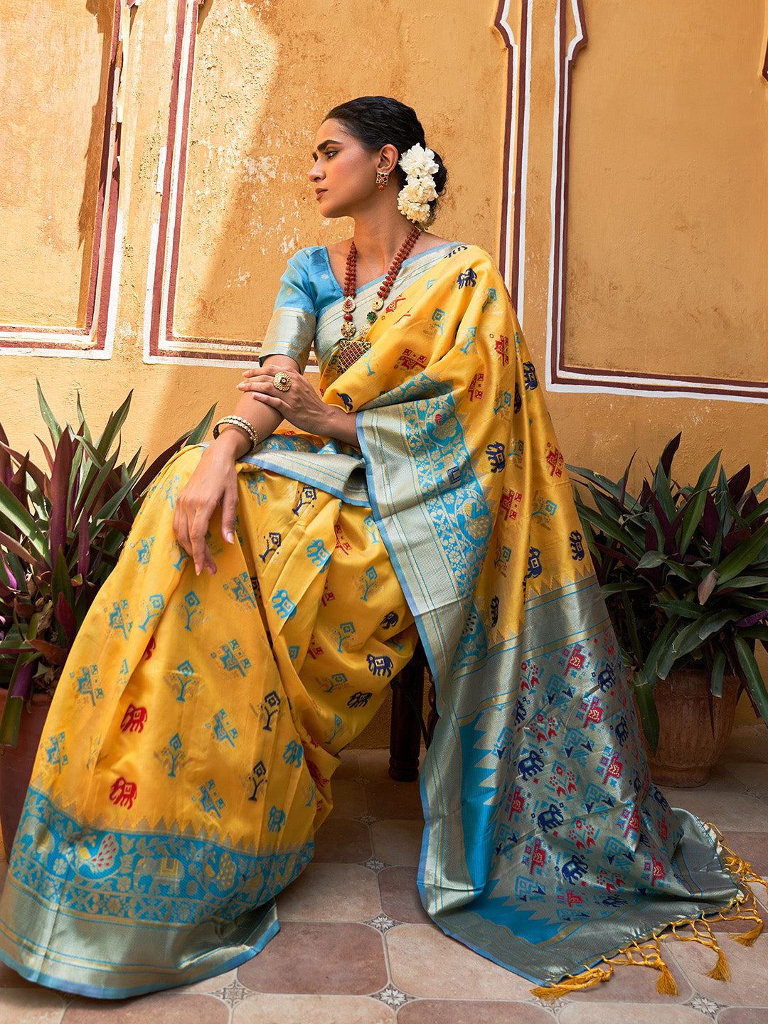 Janasya Yellow Cotton Silk Woven Ethnic Motifs Patola Saree