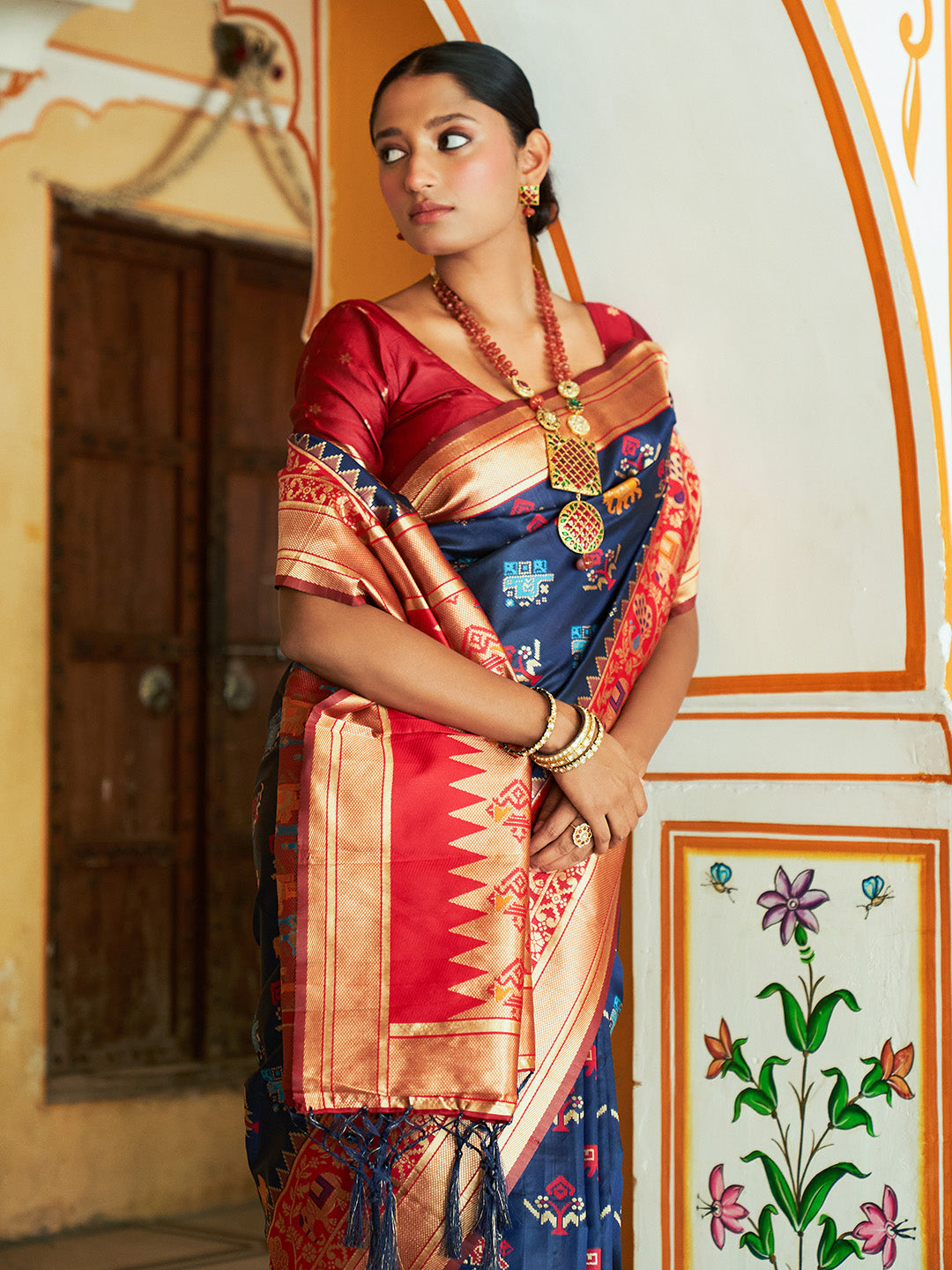 Janasya Navy Blue Cotton Silk Woven Ethnic Motifs Patola Saree