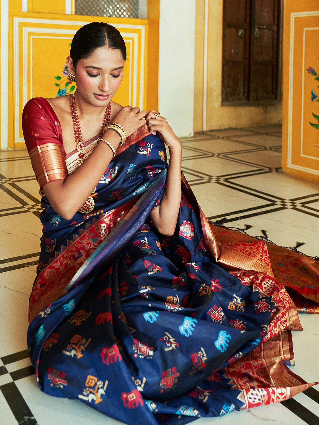 Janasya Navy Blue Cotton Silk Woven Ethnic Motifs Patola Saree