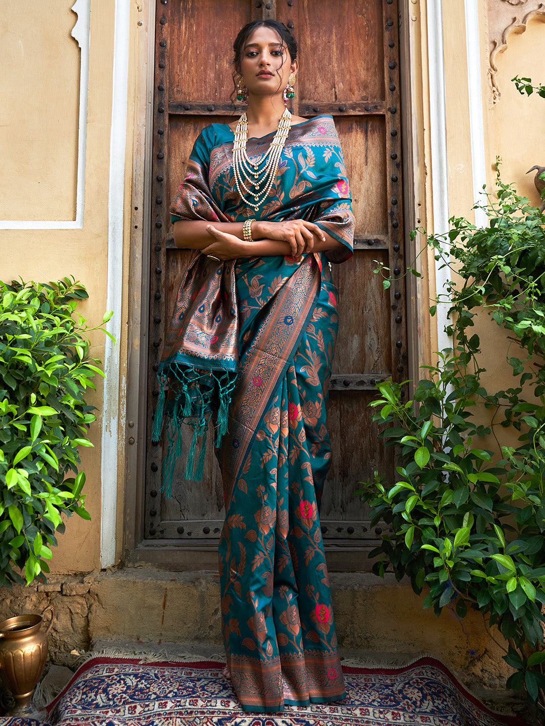 Janasya Teal Green Banarasi Silk Woven Dual Tone Floral Design Banarasi Silk Saree